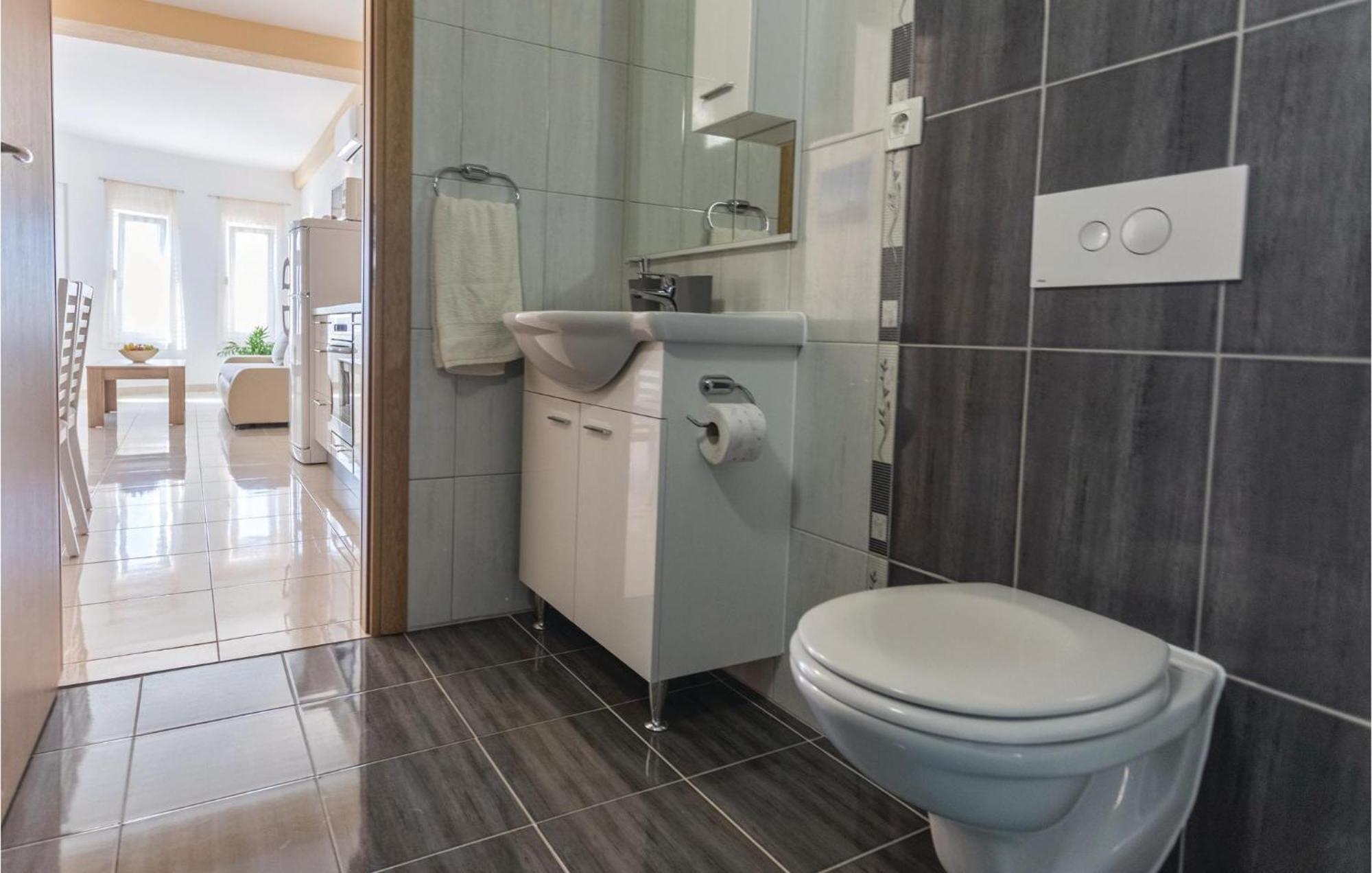 One-Bedroom Apartment in Komarna Klek Buitenkant foto